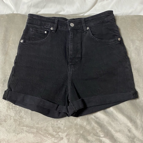 Shorts - Picture 3 of 8